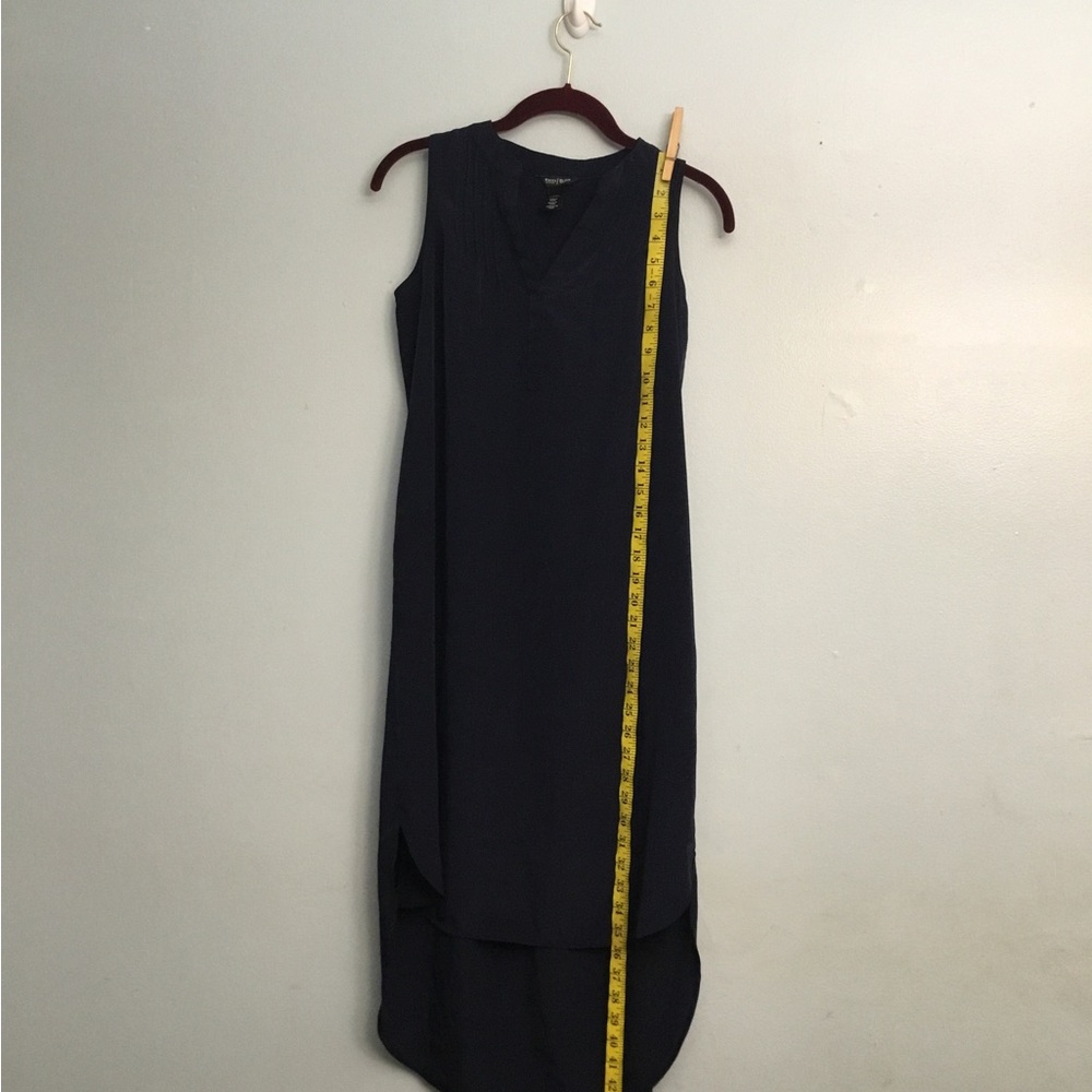 White House Black Market Sleeveless V-neck Sheath Dress